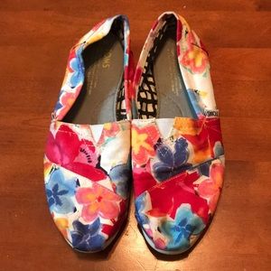 TOMS Floral Canvas Shoes Size 7
